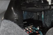 影音室低音炮接线端子如何正确连接？