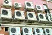 显示器坏了黑屏如何维修（解决显示器黑屏的简单方法）