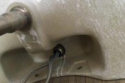 东鹏马桶水箱漏水原因及维修方法（探究造成东鹏马桶水箱漏水的原因和解决方法）