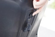 f90m原装充电器外观是怎样的？辨别真伪的方法有哪些？