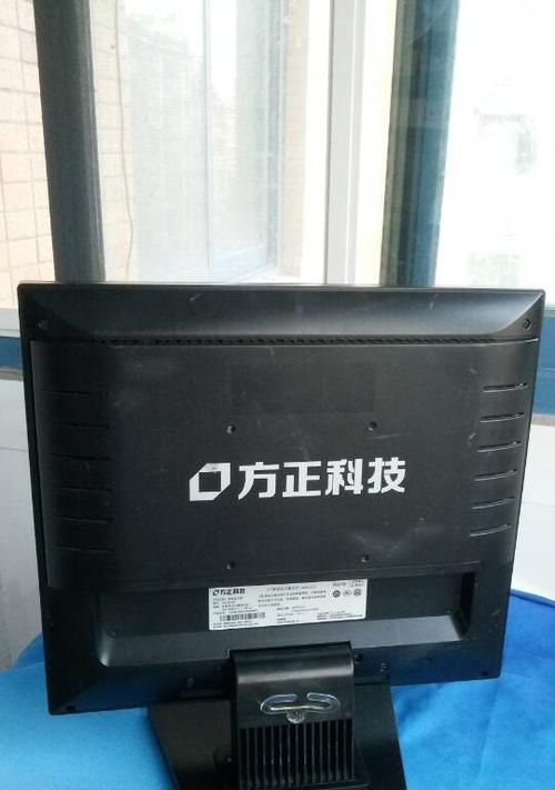 电脑显示器油腻的处理方法（清洁维护让显示器焕然一新）
