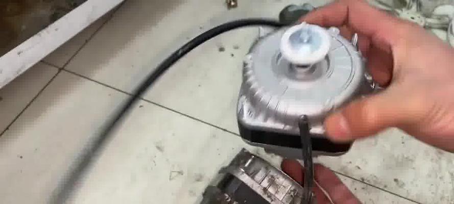 美的智能电饭煲显示故障及解决方法（解决美的智能电饭煲显示故障的有效途径）