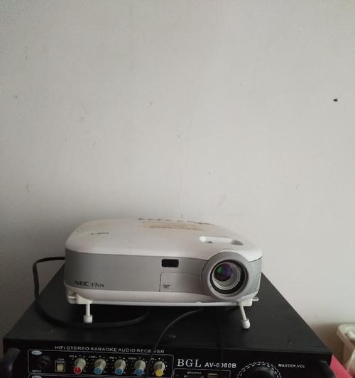 投影仪开关不灵敏的解决方法（探索投影仪开关不灵敏的原因和解决方案）