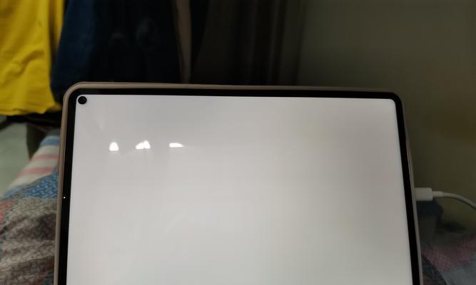电脑开机白屏问题解决方案（遇到电脑开机白屏该怎么办）