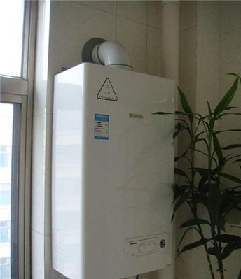阿里斯顿壁挂炉水箱溢水原因排查与维修方法（解决壁挂炉水箱溢水问题的技巧与注意事项）