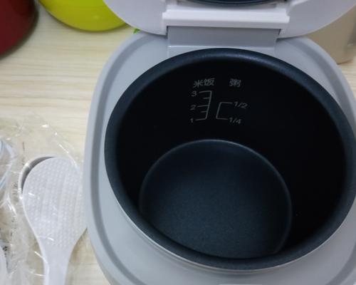 电饭煲盖子开不了的解决方法（电饭煲盖子卡住了）