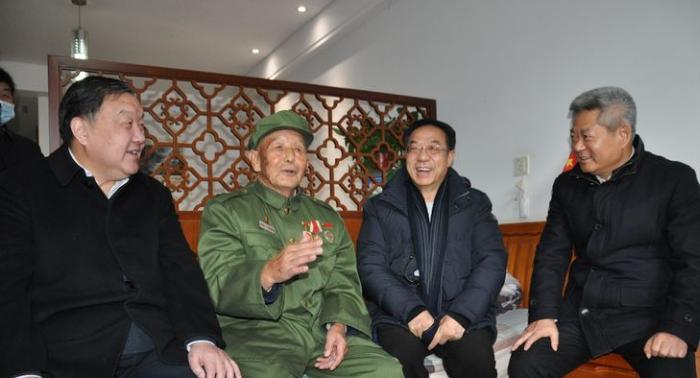 如何在以顶安方舟上安装净水器（简单步骤帮您实现清洁饮用水）