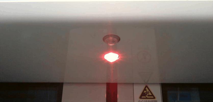 显示器灯发红无信号问题的解决方法（解决显示器灯发红无信号问题的有效技巧）
