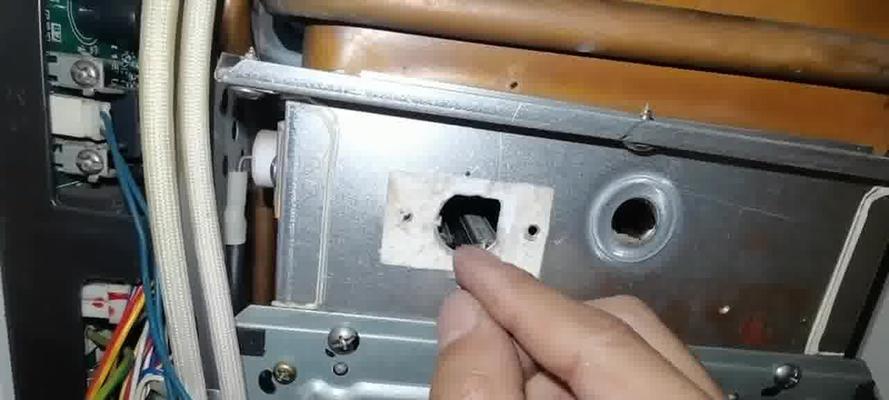 揭秘康佳壁挂炉E4故障的真相（E4故障原因分析与解决办法详解）