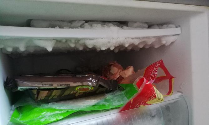 冰箱冷冻室结冰怎么办（应对冷冻室结冰的实用方法与技巧）