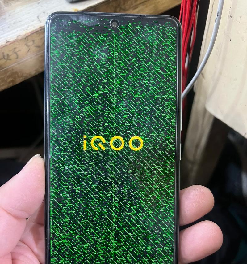 手机前置摄像头花屏的原因是什么？