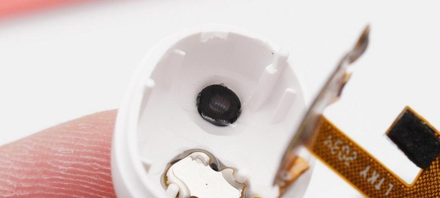 音箱防尘网上的胶水如何清理？有没有简单的方法？