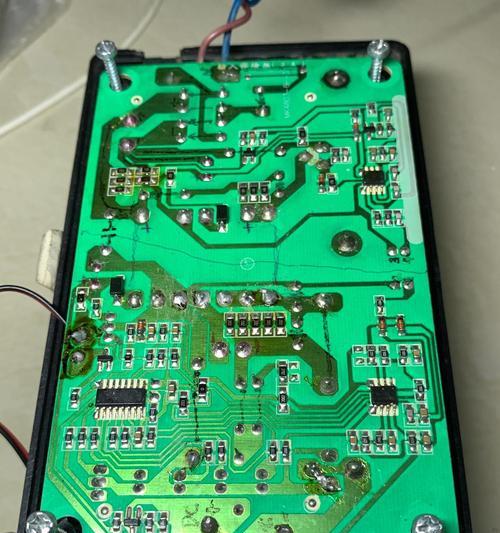 汽车没电时便携式充电器如何使用？它的工作原理是什么？