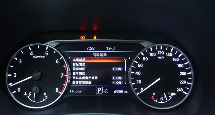 十四代轩逸网关模块的拆卸方法是什么？