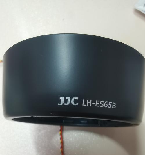拆卸r10相机镜头防尘盖有哪些技巧？