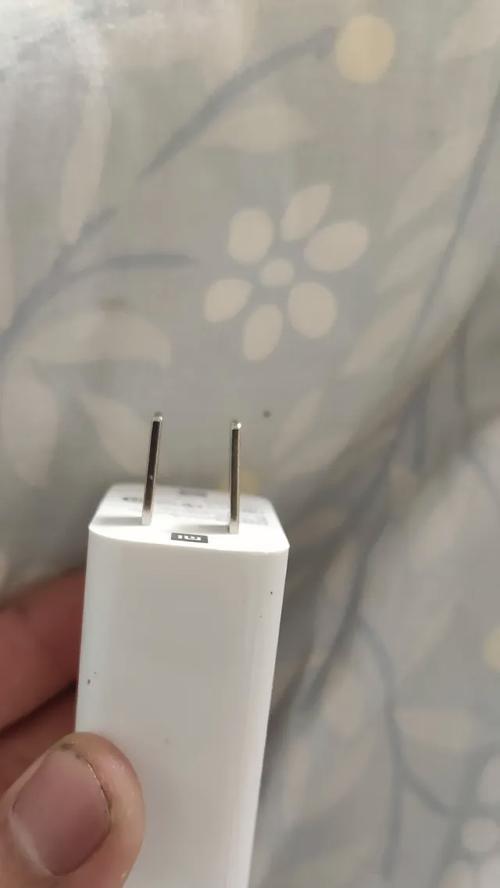 包充电器插头拆卸方法是什么？安全提示有哪些？