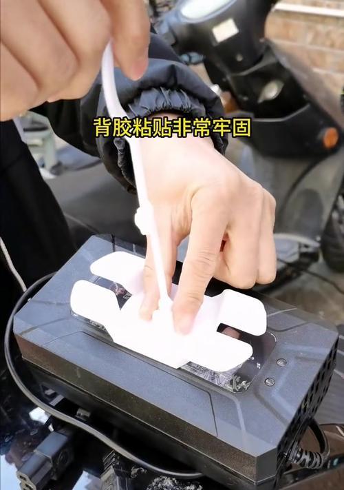 充电器免粘挂钩的正确使用方法是什么？