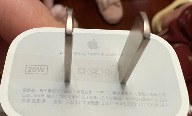 充电器的电光圆孔如何打开？打开过程中可能会遇到哪些问题？