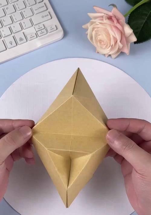 如何制作小巧简约的手机支架？需要哪些材料和工具？