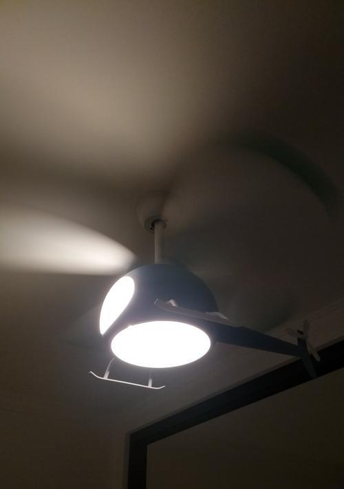风扇灯光关闭方法是什么？如何只开启主板灯光？