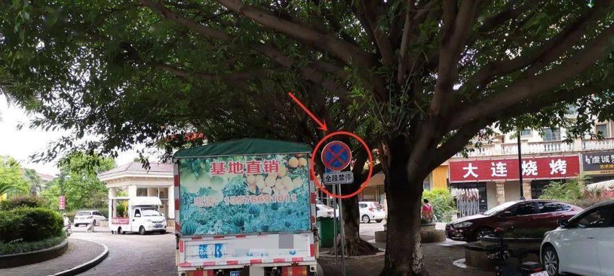 电瓶车过转盘的正确方法是什么？安全提示有哪些？