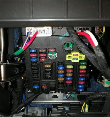 老帝豪手机数据线充电步骤是什么？