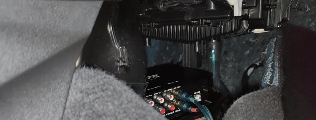 影音室低音炮接线端子如何正确连接？