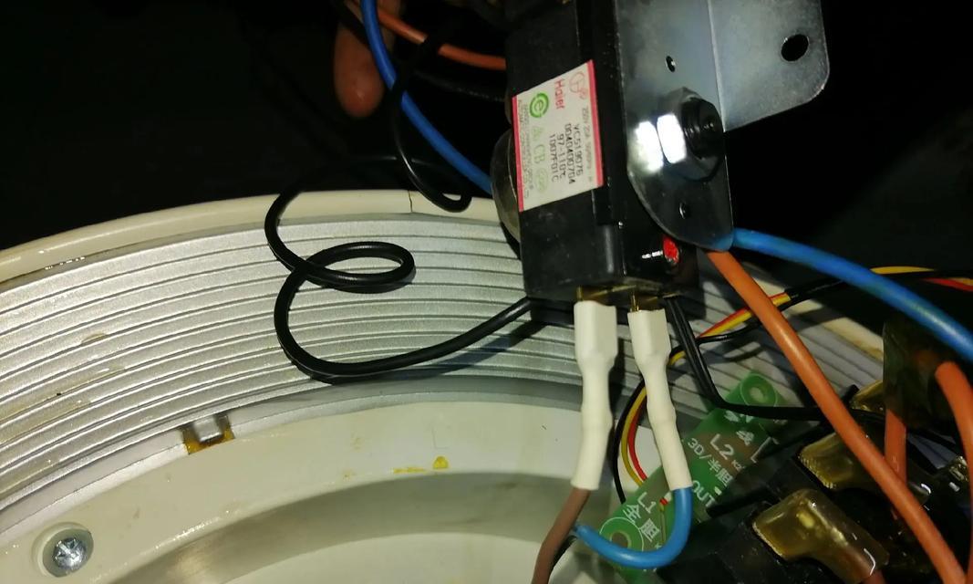 海尔电热水器E8故障码的原因与维修方法（了解E8故障码，轻松解决电热水器问题）