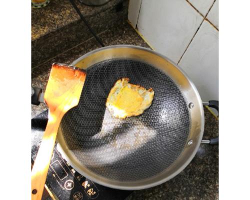 电磁炉使用困扰（探讨在电磁炉上放不了锅的解决方法及注意事项）