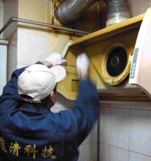 如何清洗比亚迪抽油烟机（简单操作让您的油烟机焕然一新）