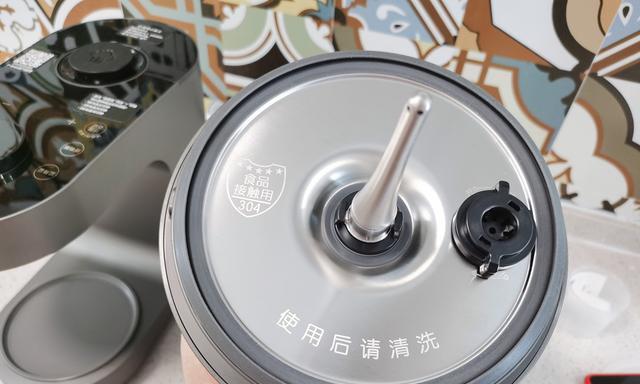 解决电饭煲蒸汽孔坏了的问题（应对电饭煲蒸汽孔故障的有效方法）