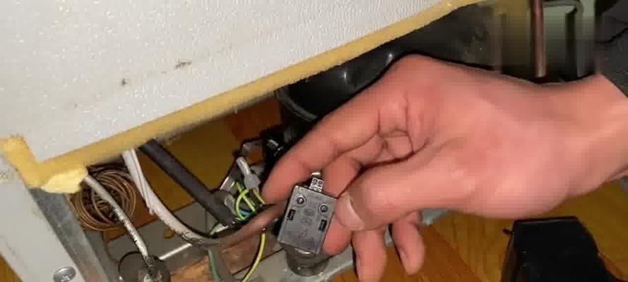 解析卡萨帝冰箱频繁启动原因及维修方法（探寻冰箱频繁启动的背后问题）
