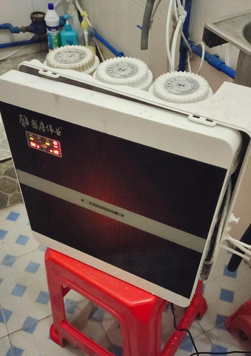 如何修理损坏的饮水机出水按钮（修复步骤简易详解）
