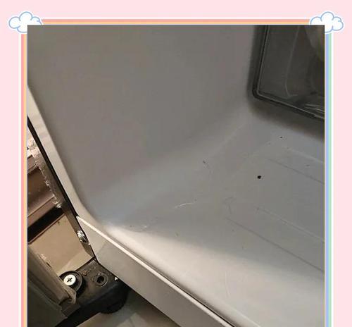 冰箱上面有水怎么解决（解决冰箱上方积水问题的简单方法）