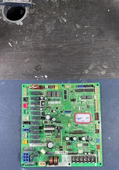 解决大金中央空调故障代码U4的方法及注意事项（了解U4故障代码的含义和解决方案）