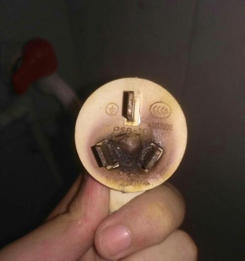 热水器滑轨损坏的维修方法（解决热水器滑轨损坏问题的有效措施）